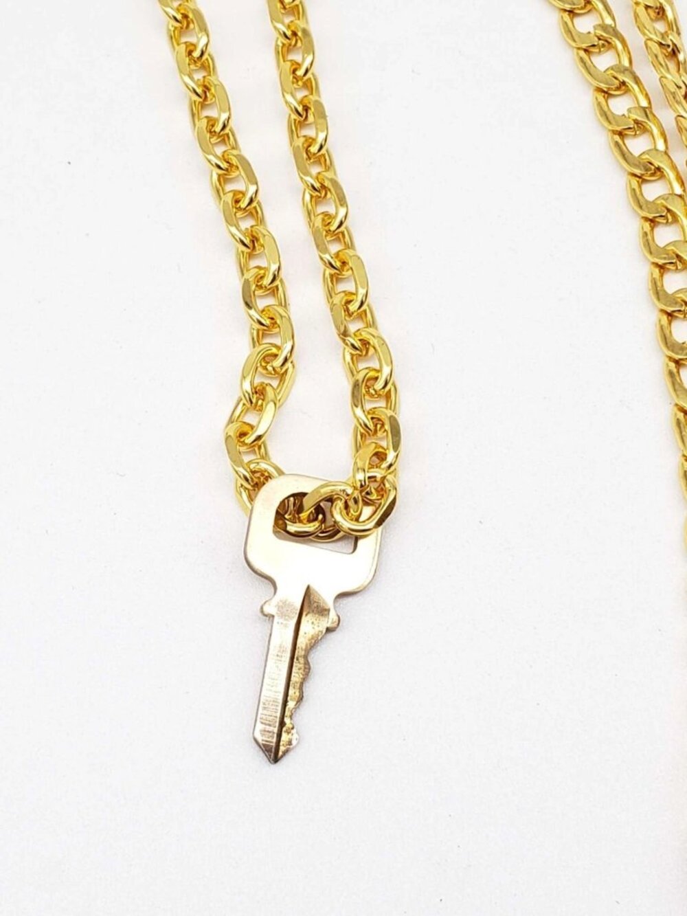 Gold-Plated Necklace with Authentic Louis Vuitton Padlock - Picture 7 of 11